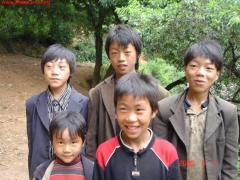 玉角小孩刘俊和朋友