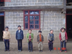 麻乍乡红乐小学一年级的贫困待助学生。