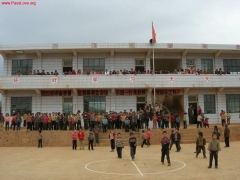 三锅庄小学，也称丁力希望小学，是香港艺人吕良伟出资捐建的希望小学。