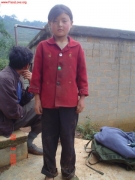 这个是受贵阳工行资助的杨团艳，已经长高了一大截，受资助后成绩很好，在第1第2名之间，还是班上的积极分子。